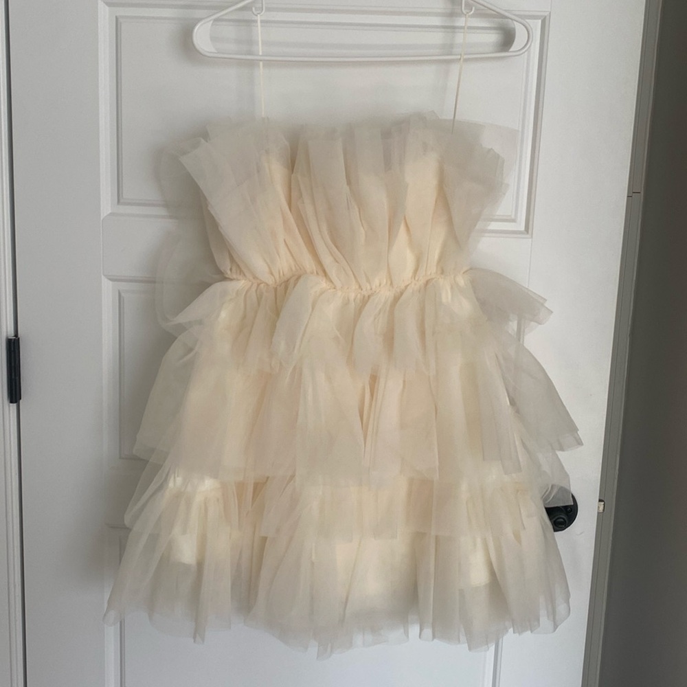 CREAM TULLE STRAPLESS MINI DRESS - SIZE SM WORN ONCE!